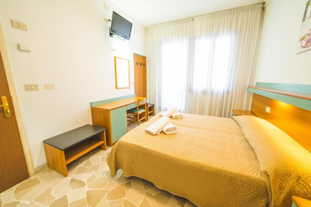 Hotel Grand Prix Sottomarina Exteriör bild