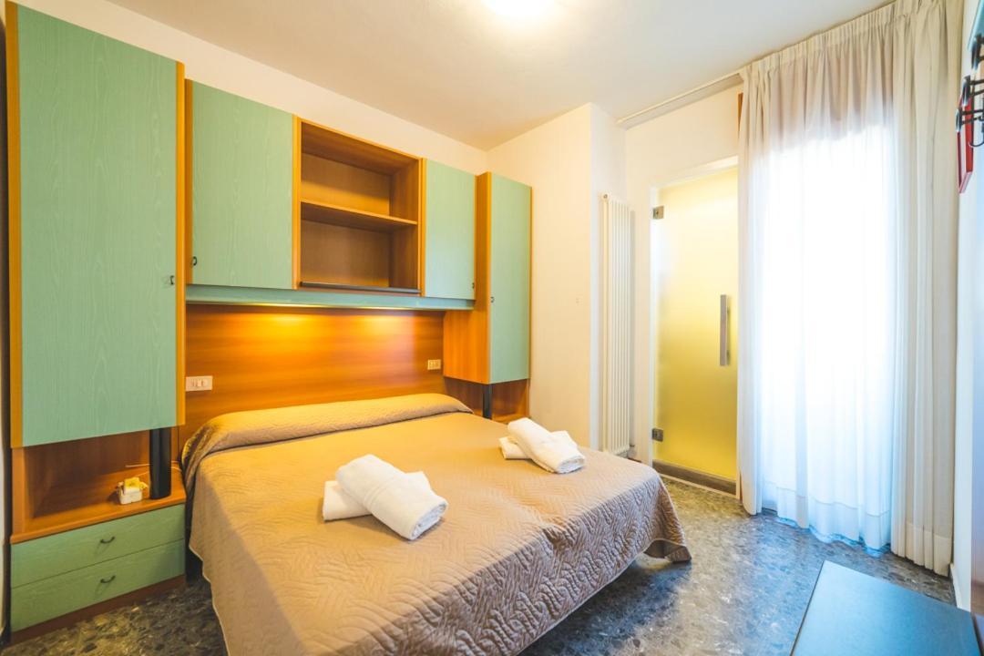 Hotel Grand Prix Sottomarina Exteriör bild