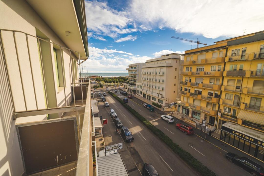 Hotel Grand Prix Sottomarina Exteriör bild