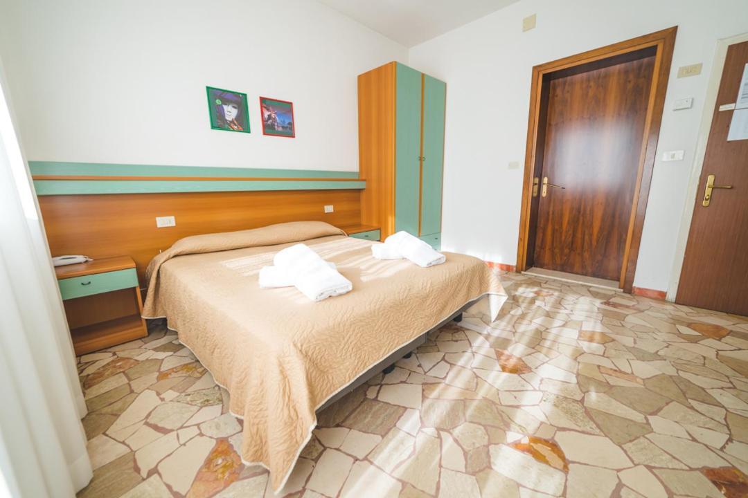 Hotel Grand Prix Sottomarina Exteriör bild