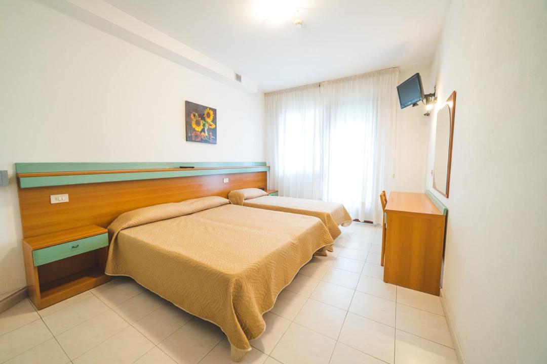Hotel Grand Prix Sottomarina Exteriör bild