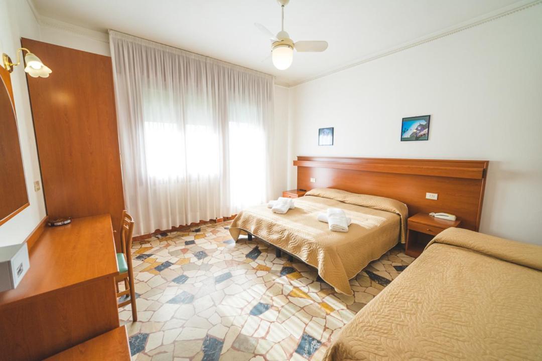 Hotel Grand Prix Sottomarina Exteriör bild